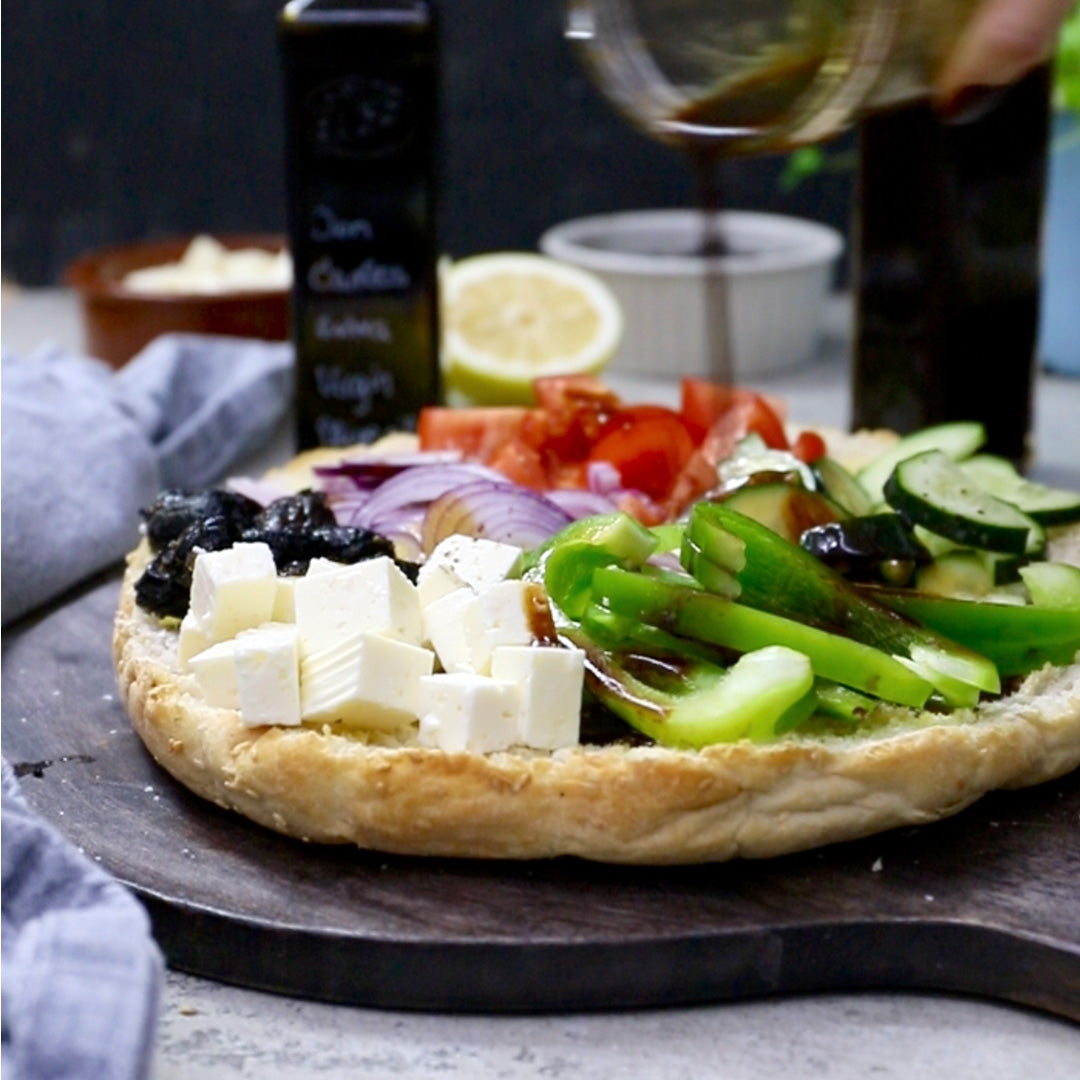 Greek Salad with Flatbread – vomFASS Coronado & Ventura